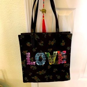 Unique Coach Tote=LOVE ❤️❤️